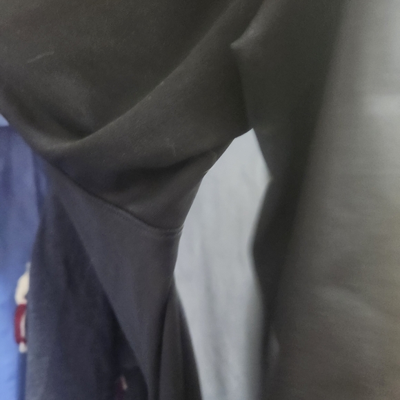 Under Armour Men's Charcoal Long Sleeve Tee - Picture 3 of 5